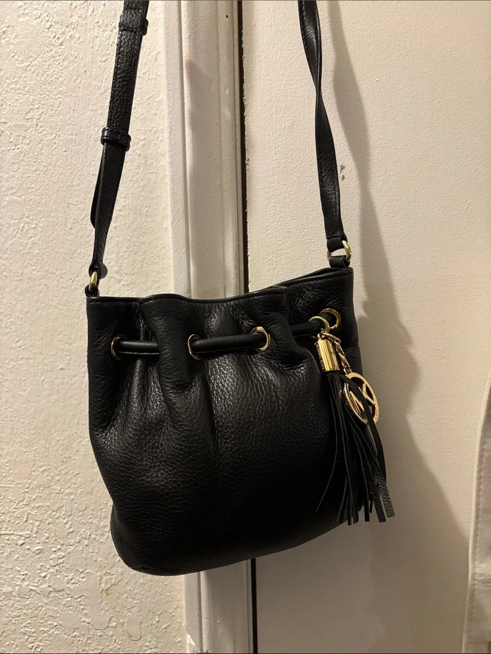 Michael Kors Black Pebbled Leather Messenger Bag with Gold Hardware/#035(6-20-26